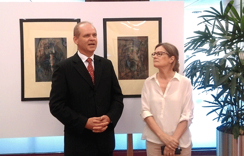 El embajador eslovaco presenta la obra del pintor Alexander Godány