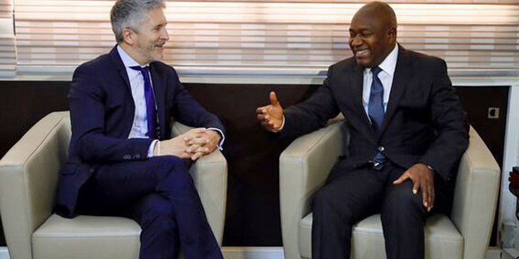 Grande-Marlaska con su colega marfileño, Diakité Sidiki.