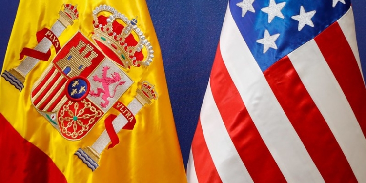 Robles aborda con Austin la coordinación del apoyo militar a Ucrania