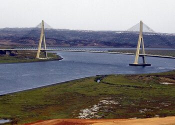 Casi 90 países prohíben la entrada o suspenden las conexiones desde España