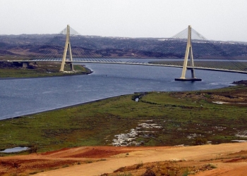 Puente Internacional del Guadiana, en la frontera entre España y Portugal. / Foto: Calapito - commons.wikimedia.org