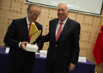 Bodegas Torres y el hispanista Chen Zhongyi, premios del Consejo España-China