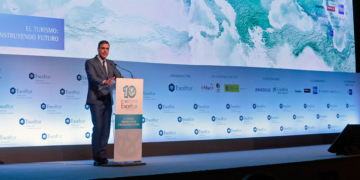 El presidente del Gobierno, ayer, durante su intervención en Exceltur./ Foto: Pool Moncloa / JM Cuadrado