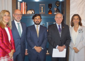 Núria Vilanova, presidenta de CEAPI; Juan López-Dóriga, embajador de España en México; Borja Escalada, CEO de RHL Properties; Valentín Diez Morodo, presidente de honor internacional de CEAPI y presidente de COMCE; y Ximena Caraza, directora general de la Casa de México en España./ Foto: CEAPI