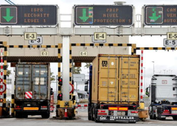 Las exportaciones españolas de mercancías disminuyeron un 27,7% en el segundo trimestre del año.