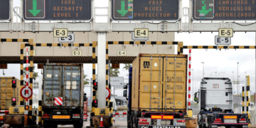 Las exportaciones españolas de mercancías disminuyeron un 27,7% en el segundo trimestre del año.