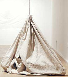 Casa América: exposición sobre la emigración y las cuestiones de Estado