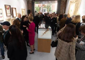 Alberto Baraya y Olga de Amaral exponen en la Embajada de Colombia