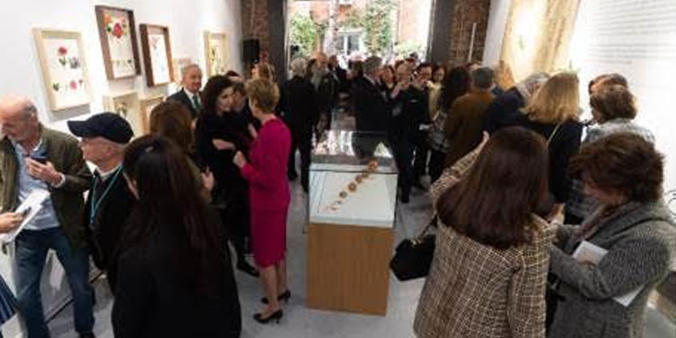 Alberto Baraya y Olga de Amaral exponen en la Embajada de Colombia