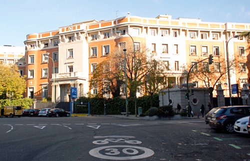 Los sindicatos piden a Margallo que la nueva sede de Exteriores tenga cafetería y comedor