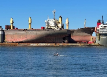 Llegan al puerto de Ámsterdam los restos del OS 35 a bordo del semisumegrible FJORD