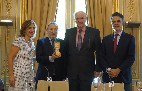 “Los medios de comunicación pueden levantar la autoestima de un pueblo”