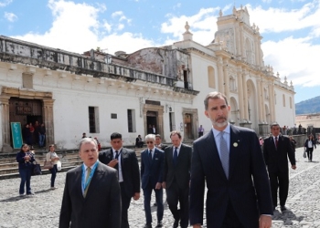 Felipe VI y Sánchez se reúnen con los presidentes de Guatemala, Paraguay y México