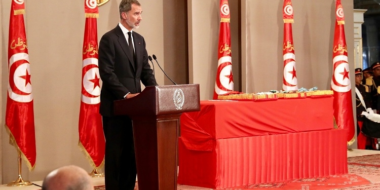 Felipe VI llama a apoyar a Túnez para lograr la paz y estabilidad en el Mediterráneo