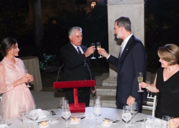 Felipe VI ofrece a Díaz-Canel la Transición española como modelo para «la democracia y los derechos humanos»