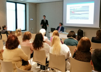El cirujano suizo, durante la presentación celebrada en el Hotel Melía Serrano./ Fotos: ArpaAsociados