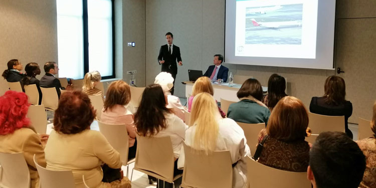 El cirujano suizo, durante la presentación celebrada en el Hotel Melía Serrano./ Fotos: ArpaAsociados
