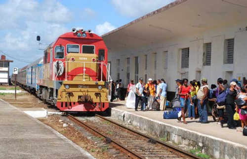 España acuerda cooperar con Cuba para mejorar el transporte en la isla