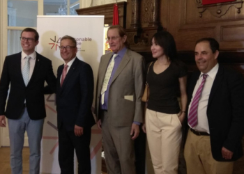 El embajador checo junto con los organizadores del acto. / Foto: AC