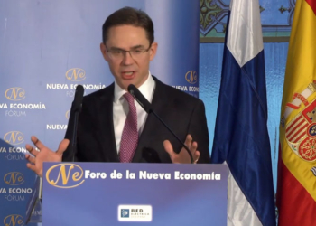 El comisario europeo, durante su intervención.