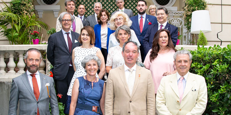 El Cuerpo de la Nobleza de Asturias condecora al embajador de Bélgica