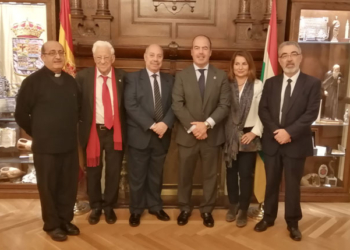 Gran asistencia de público en la conferencia sobre la Infancia de CIHAR