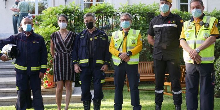 El embajador francés dedicó un emotivo homenaje a los representantes de los servicios de salud y seguridad./ Fotos: Embajada de Francia