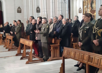 Al funeral asistieron miembros de las fuerzas de seguridad de España y Colombia.