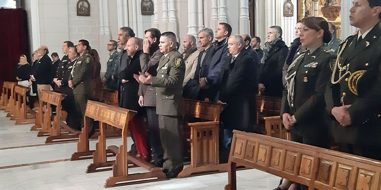 Al funeral asistieron miembros de las fuerzas de seguridad de España y Colombia.