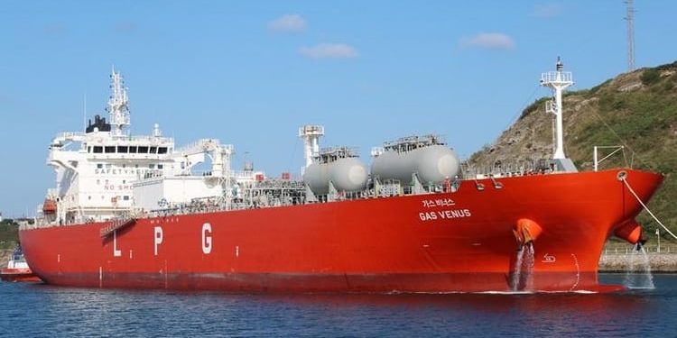 La Policía gibraltareña imputa al capitán del Gas Venus tras el vertido de fuel