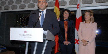 El embajador de Georgia se despide para asumir la Secretaría General de la OMT