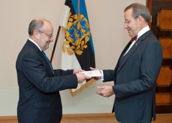 Estonia concede la Orden de la Cruz de Terra Mariana a Fernando García Casas