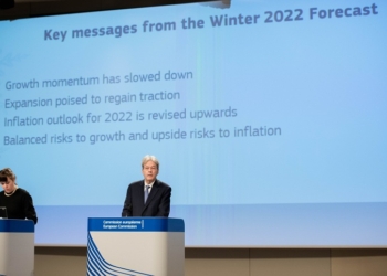 La UE mejora las previsiones para España en plena visita de Albares a Bruselas