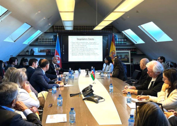 Mesa redonda sobre la geopolítica, energía y conectividad de Azerbaiyán