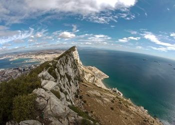 España protesta ante Reino Unido por el acoso a barcos españoles en Gibraltar