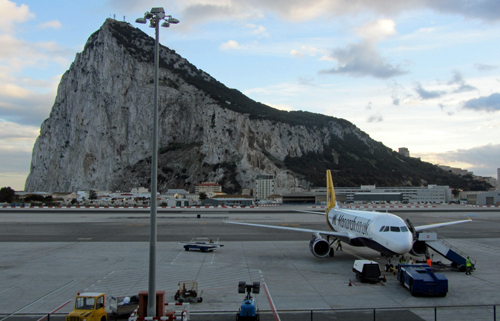 El Gobierno reafirma su política hacia Gibraltar y reprocha a Londres su actitud