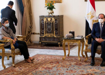 La ministra de Exteriores, durante su reunión con el presidente egipcio.