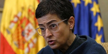 González Laya recomienda a los viajeros españoles que regresen “cuanto antes”