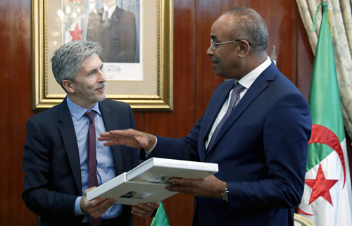 Borrell busca equilibrar la relación con el Magreb con un viaje a Argelia