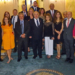 El embajador griego, con los asistentes al acto.