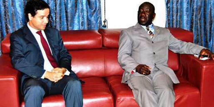 Gregorio Boho Camo (Presidente de la Cámara de Comercio de Bioko) y Christian Garma, ex-consejero Económico y Comercial de la Oficina Comercial de España en Guinea Ecuatorial, en una imagen de archivo./ Foto: Guinea Infomarket