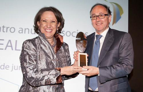 CEAL Ibérico premia a Iberia por sus 70 años de vuelos a América Latina