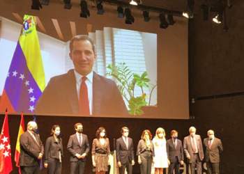 Aznar entrega a Juan Guaidó el X Premio FAES de la Libertad