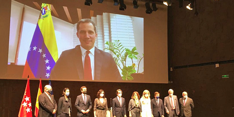 Aznar entrega a Juan Guaidó el X Premio FAES de la Libertad