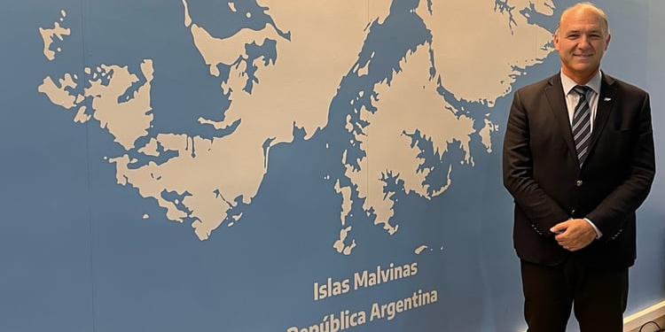 «El Brexit beneficia a Argentina porque Malvinas ya no es territorio de ultramar de la UE»