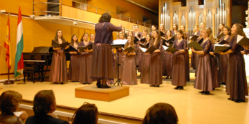 La embajadora de Hungría reinvindica la unidad europea frente al nacionalismo