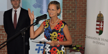 La embajadora de Hungría inaugura la exposición ‘Shaping Hungary’