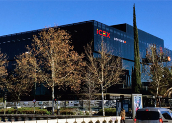 La huelga en el servicio exterior español registra un seguimiento del 80%