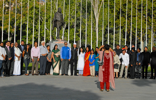 Homenaje de la Embajada india a Gandhi en el aniversario de su nacimiento