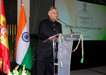 El embajador Sanjay Verma, durante su discurso./ Fotos: AR